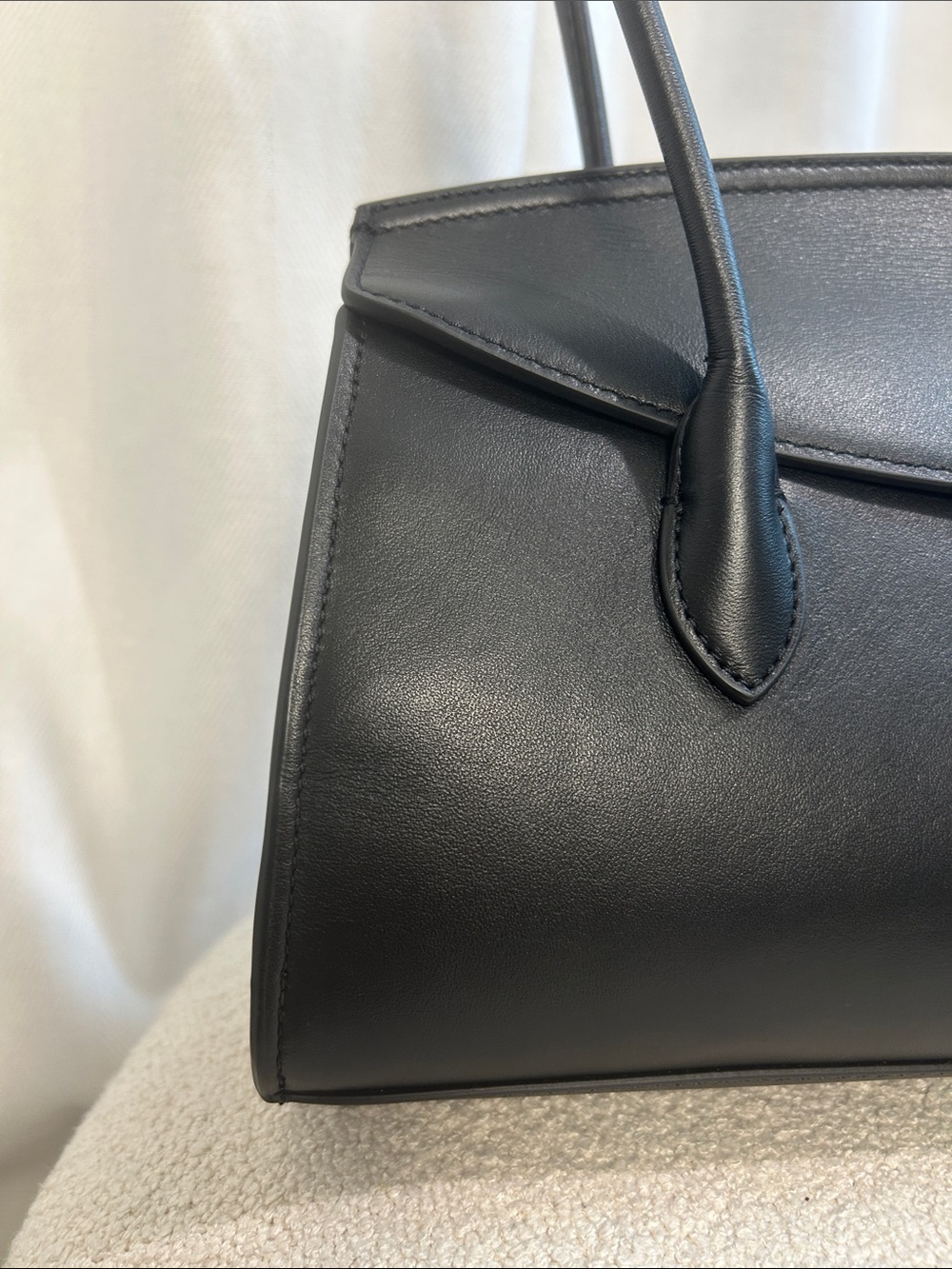 Quince Amelie Black Leather Shoulder Bag - Picture 8 of 17